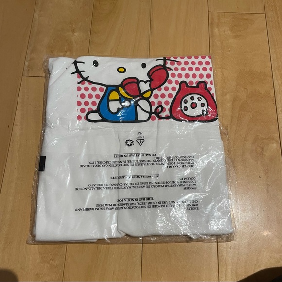 NWT women’s hello kitty fitted top - Picture 6 of 6